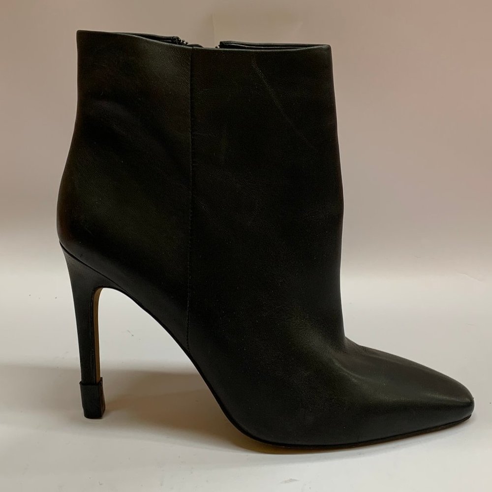 VINCE CAMUTO Feninda Bootie In Black Leather US 8.5